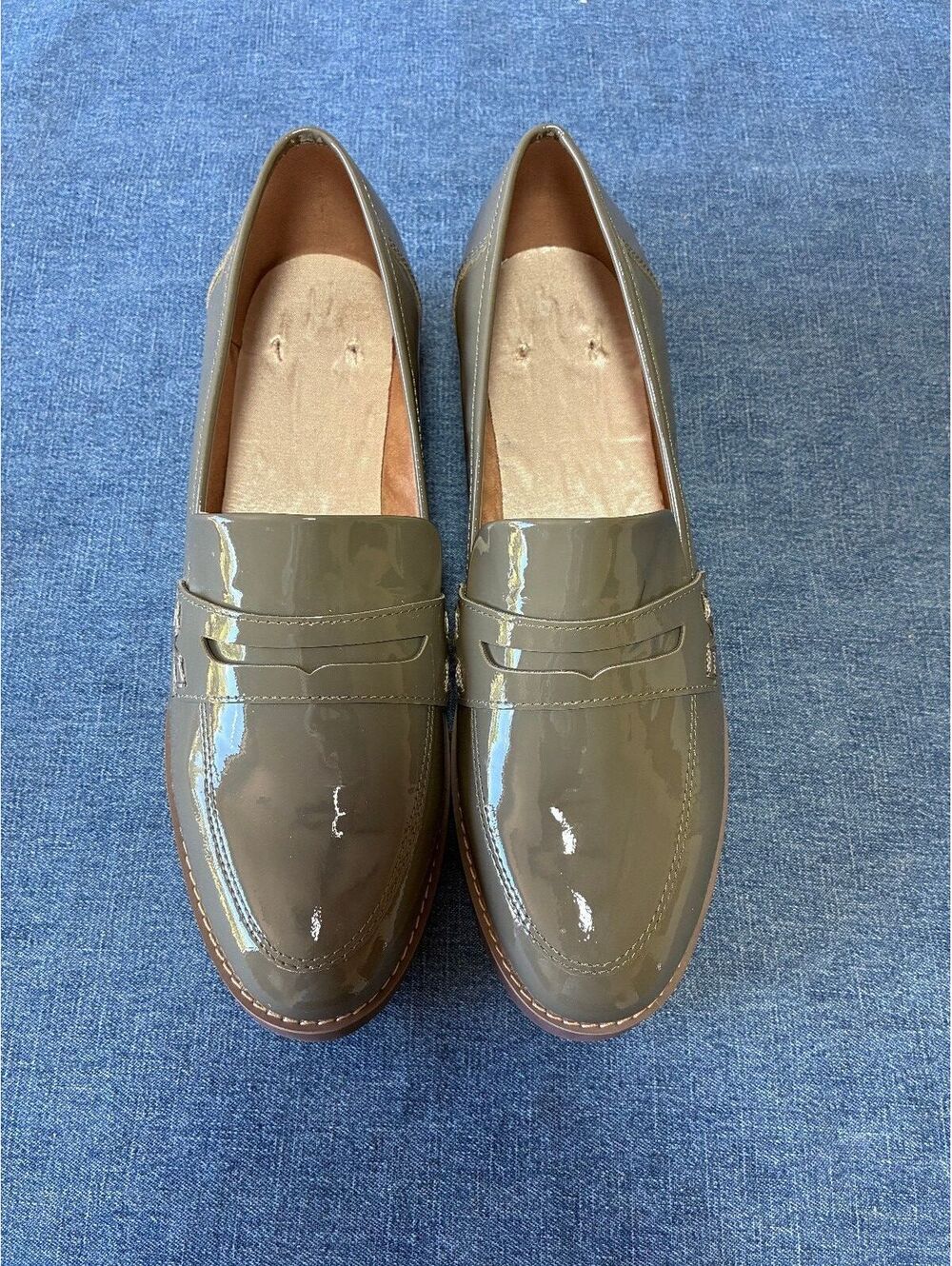 NWOT Vionic Women's 9.5 patent leather loafer olive NO INSOLE